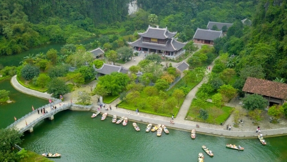A Scenic Journey Through Trang An Ninh Binh – Vietnam’s Natural Wonder