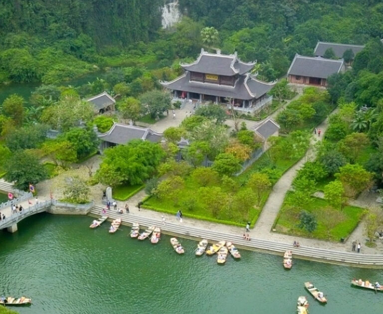 A Scenic Journey Through Trang An Ninh Binh – Vietnam’s Natural Wonder
