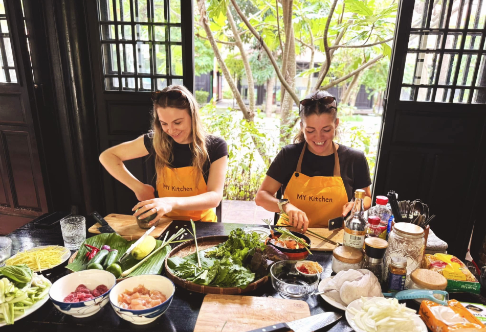 Tourists can enjoy a cooking class at one of the famous restaurants in Hoi An