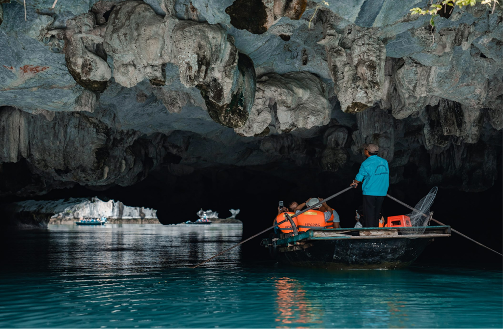 Dark Cave and Light Cave