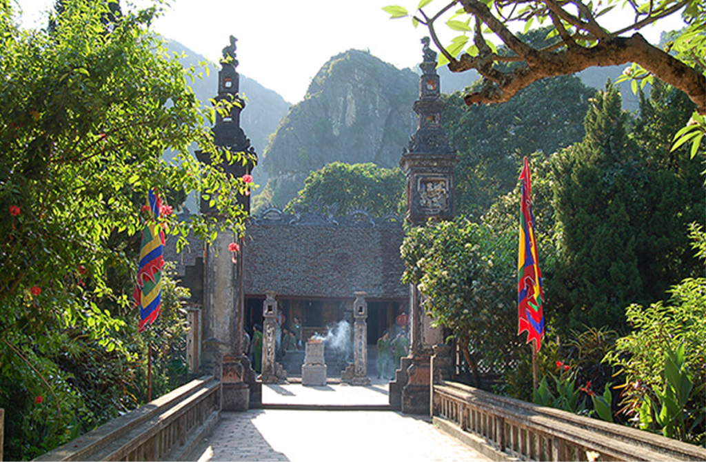 Dinh King Temple and Le King Temple 