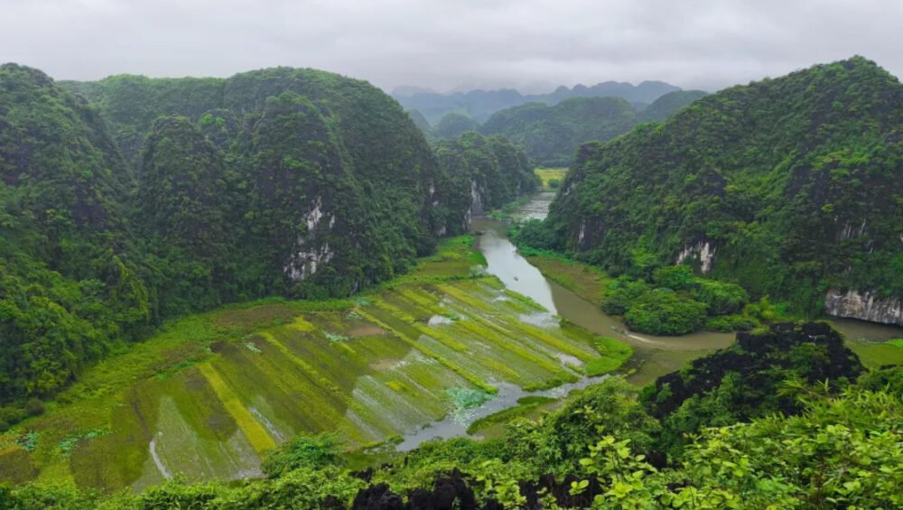 Discovering Ninh Binh Vietnam – Must-See Spots & Hidden Gems