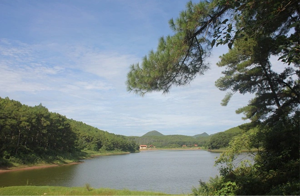 Dong Chuong Lake