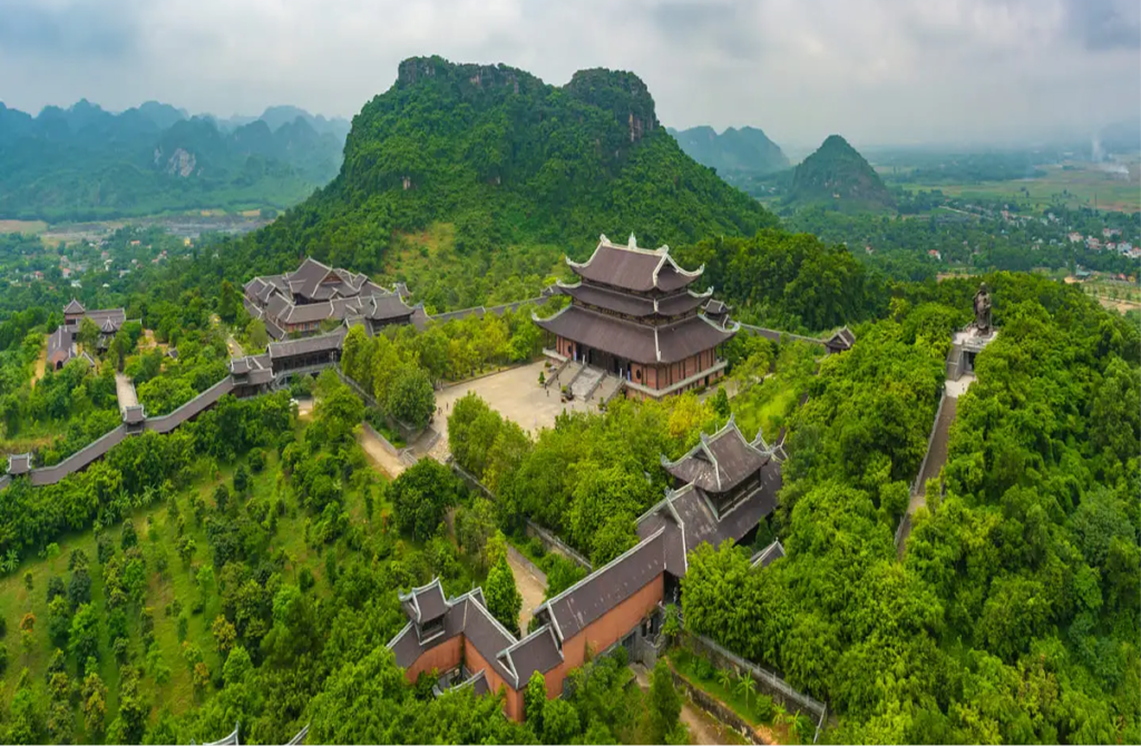 Visit the Majestic Bai Dinh Pagoda