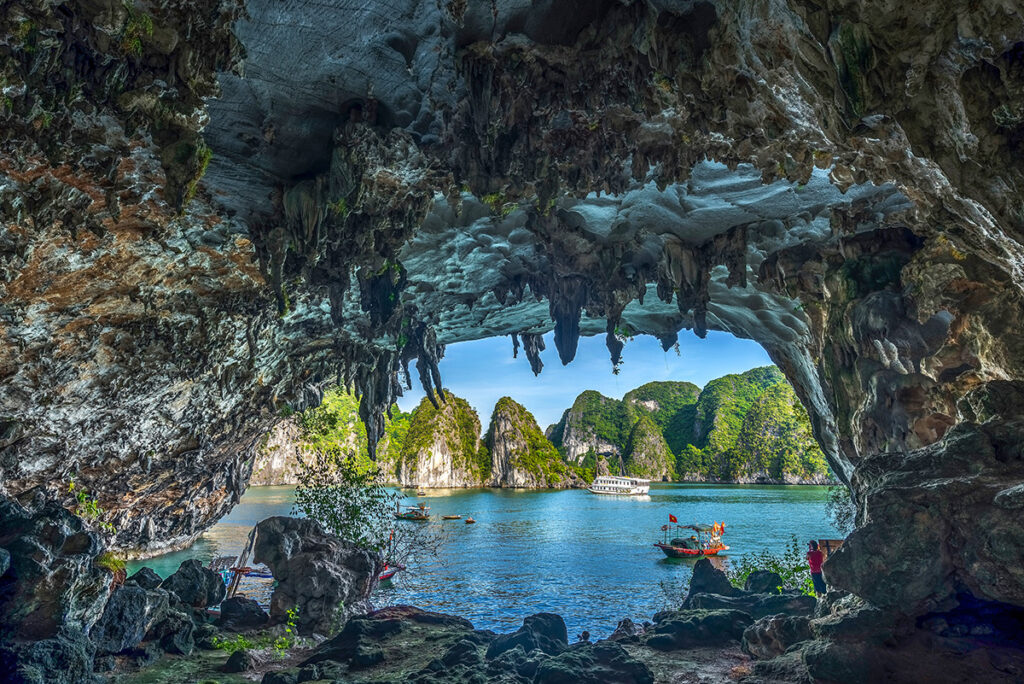 The magnificent caves in Ha Long Bay