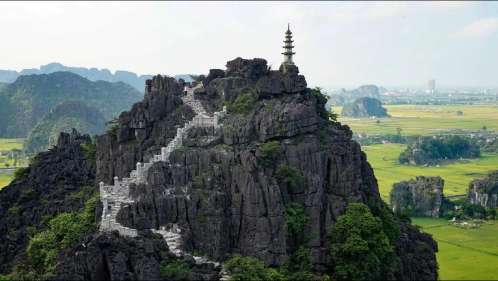Ngoa Long Mountain: Best Viewpoint in Ninh Binh