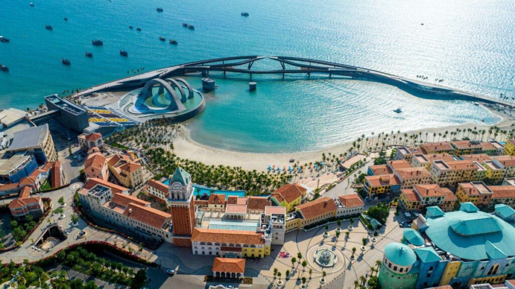 When talking about the most beautiful beaches in Vietnam, it is impossible not to mention Phu Quoc