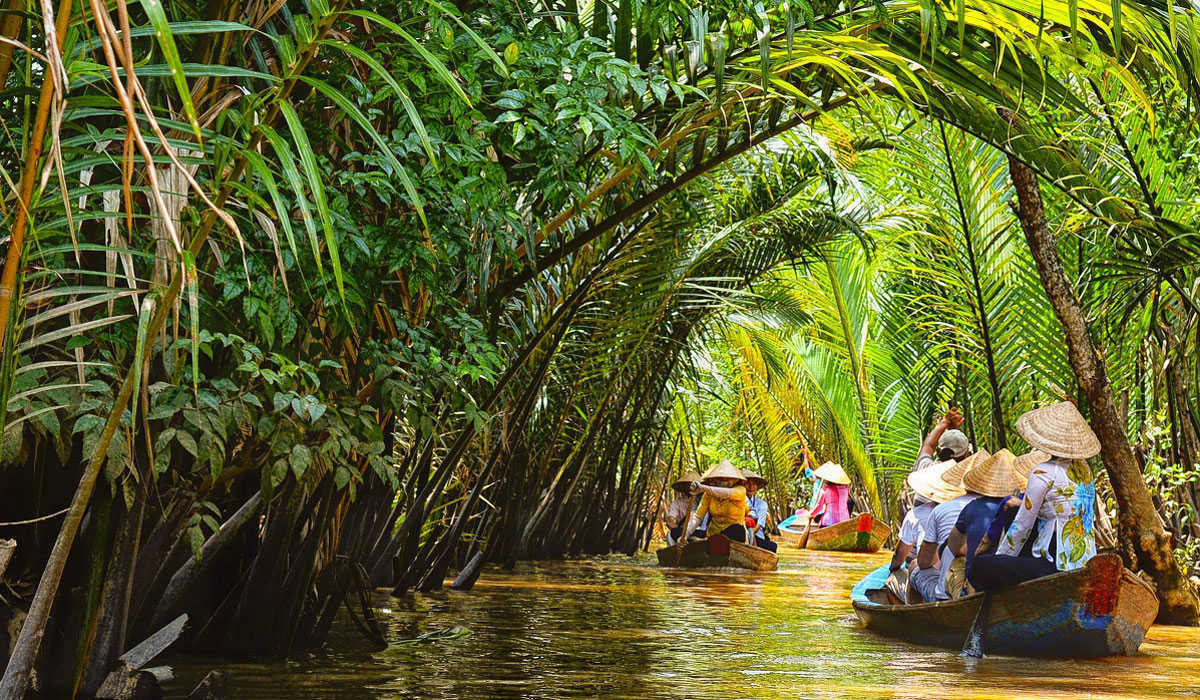 On your Vietnam 14 Days Tour, you will get to experience the scenic Thoi Son Canal