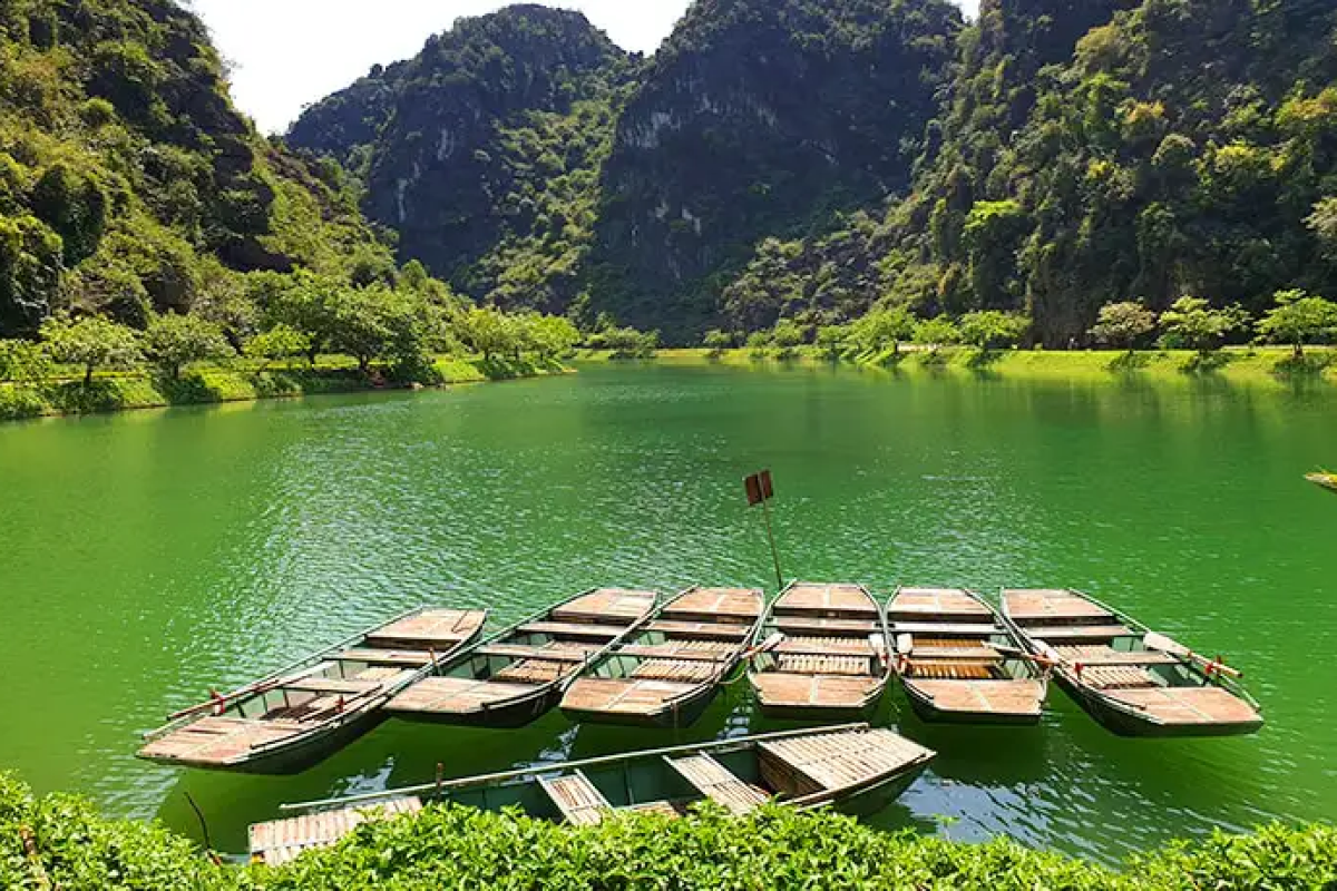 Where is Am Tien Cave?