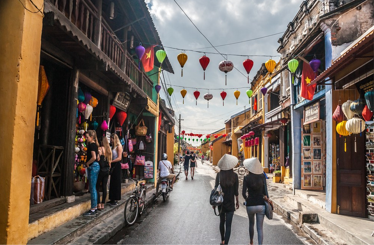 Explore Hoi An Ancient Town on Foot