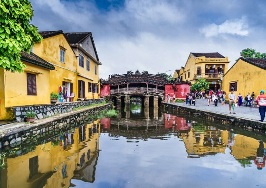Explore The Famous Japanese Covered Bridge In Hoi An