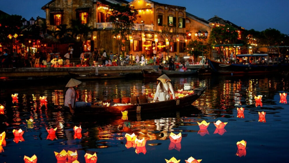 Floating Lantern Hoi An Experience You Must Try At Night