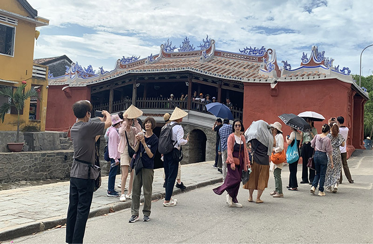 Hire a local tour guide