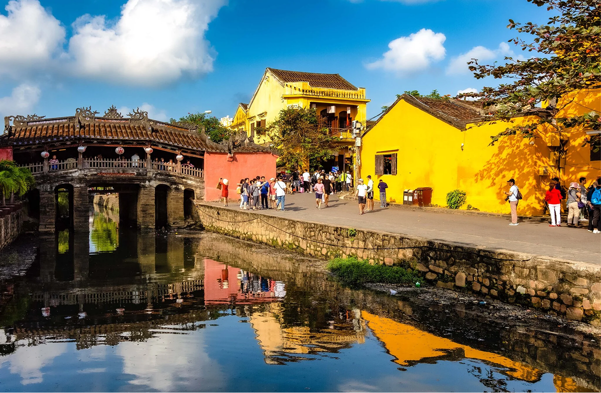 How to get to the Japanese Covered Bridge in Hoi An