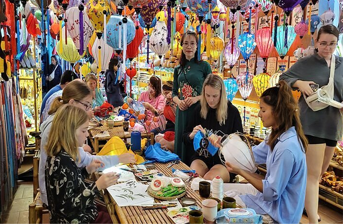 Ngoc Thu Lantern Workshop