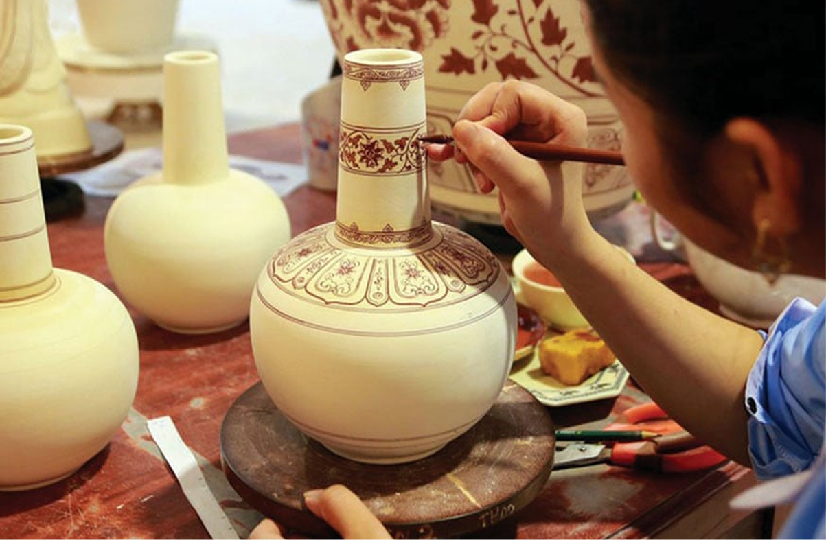 Pottery-making becoming more popular among travelers