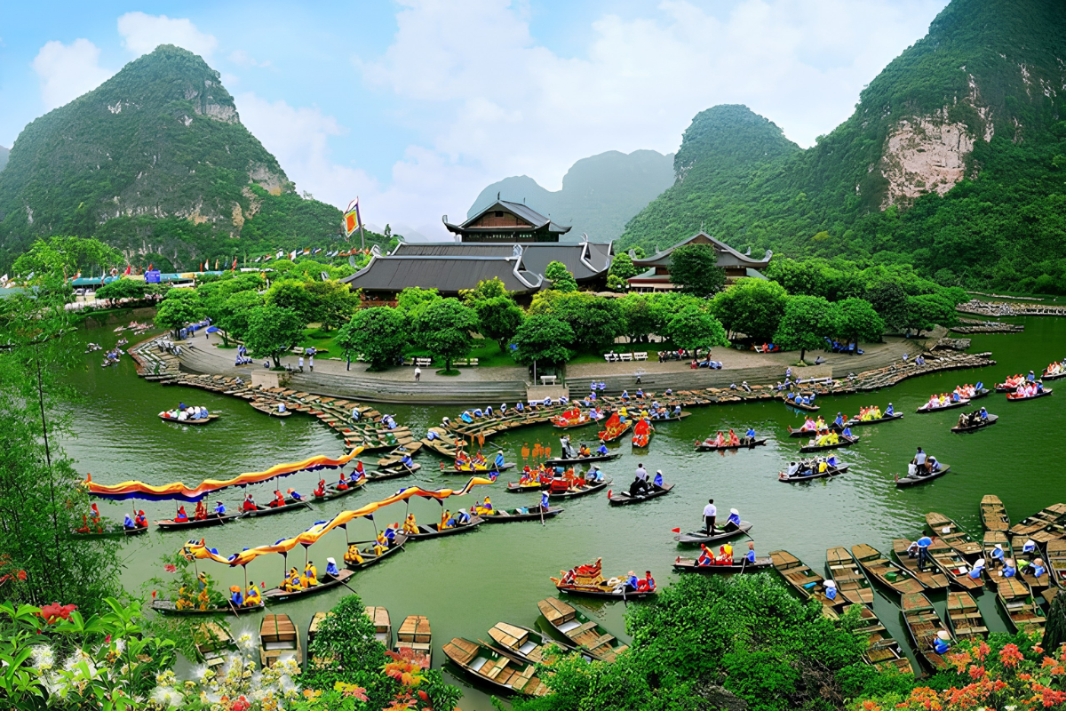 Experience Vietnam beyond the highlights with 14 days of culture, local life, and immersive experiences