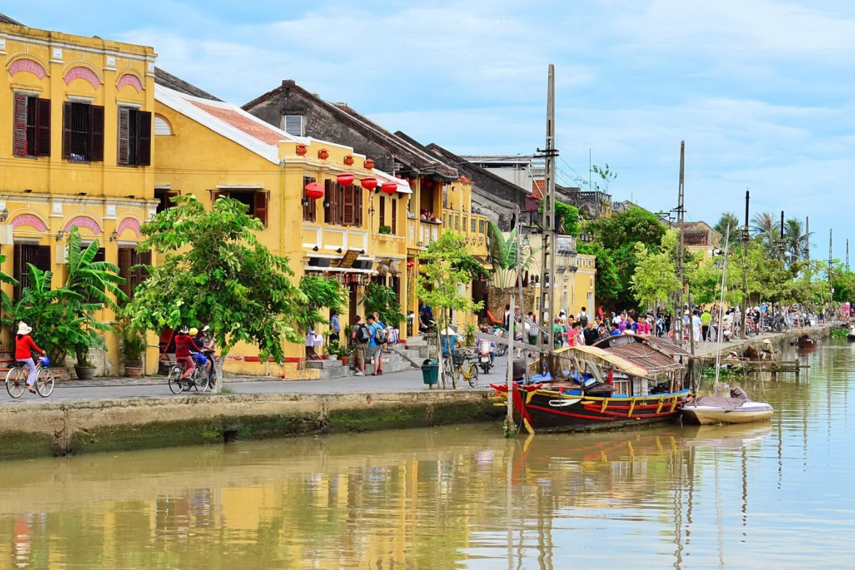 February–August offers favorable weather for sightseeing, beach holidays, and exploring Hue, Da Nang, Hoi An, and Nha Trang