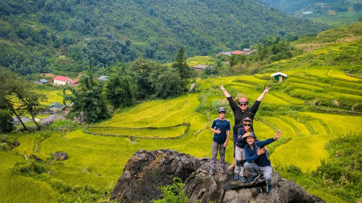 November brings cooler weather in the North, drier days in the South, and continued rainfall in parts of Central Vietnam