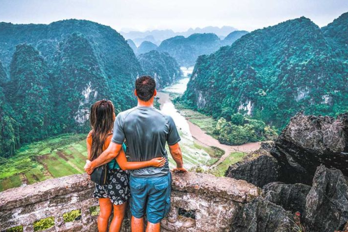 Plan your Vietnam honeymoon package with a budget that balances comfortable stays, experiences, and relaxation