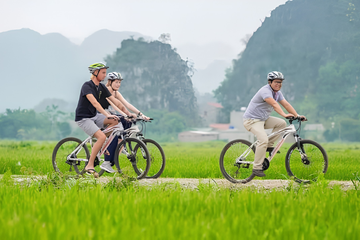 Enjoy flexible routes and personalized experiences with Vietnam cycling tour packages